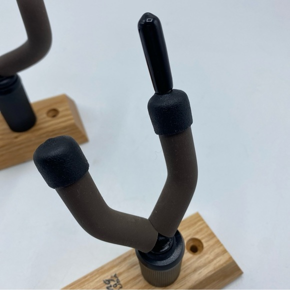 String Swing USA Hanger Wall Mount Holder Solid Oak natural Guitar - Picture 7 of 7